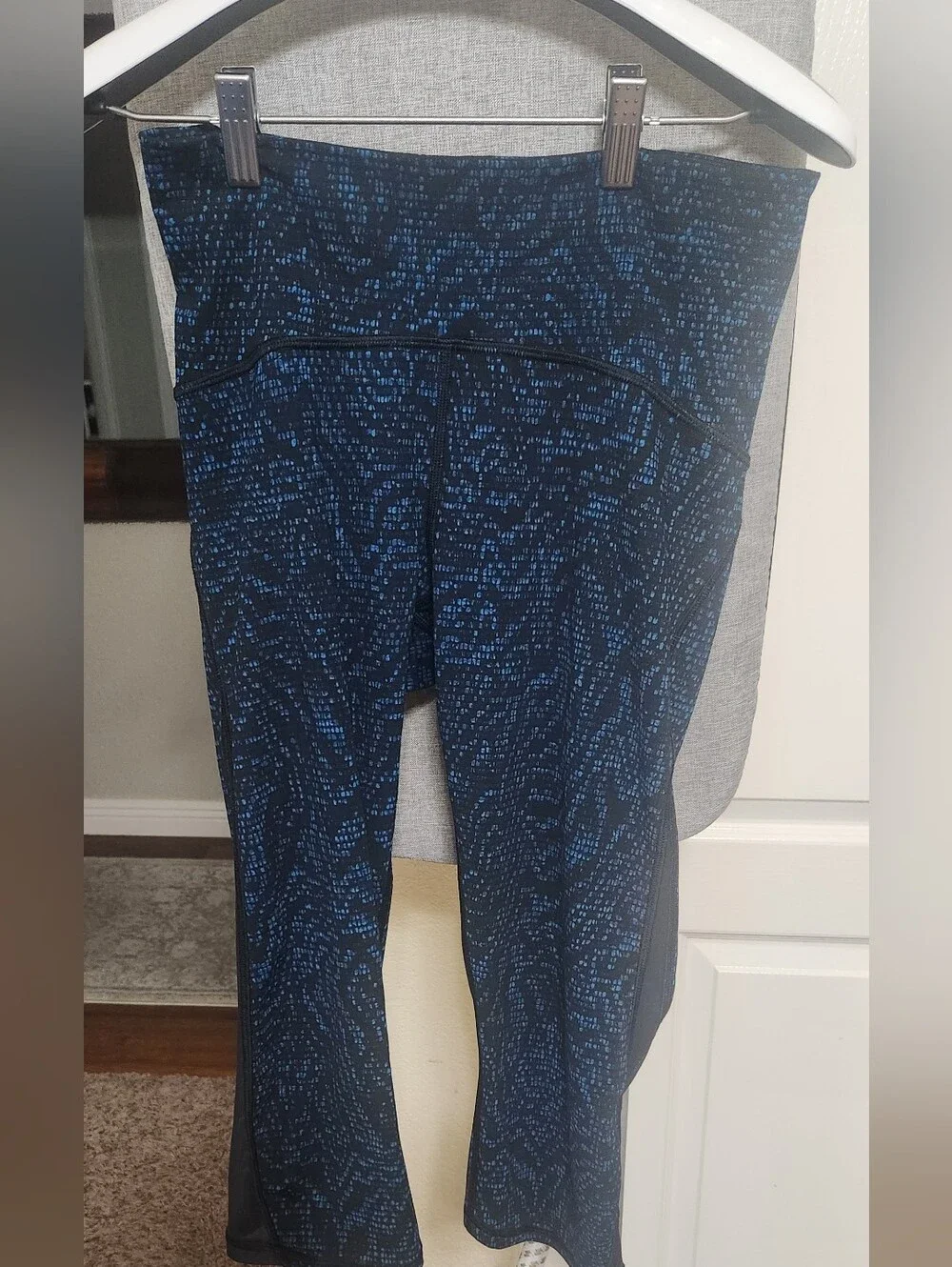 Lululemon Train Time Crop Blue/Black Size 6 Excellent Condition